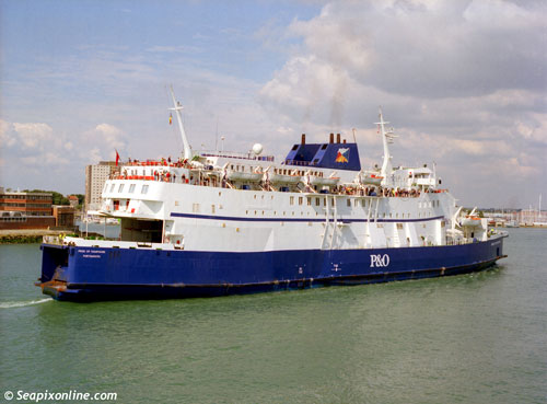PRIDE OF HAMPSHIRE (1975/14760grt/IMO 7358286, ex-VIKING VENTURER. Renamed PRIDE OF EL SALAM II, OUJDA) inbound to Portsmouth, UK. 1998. Photo by SeapixOnline.com