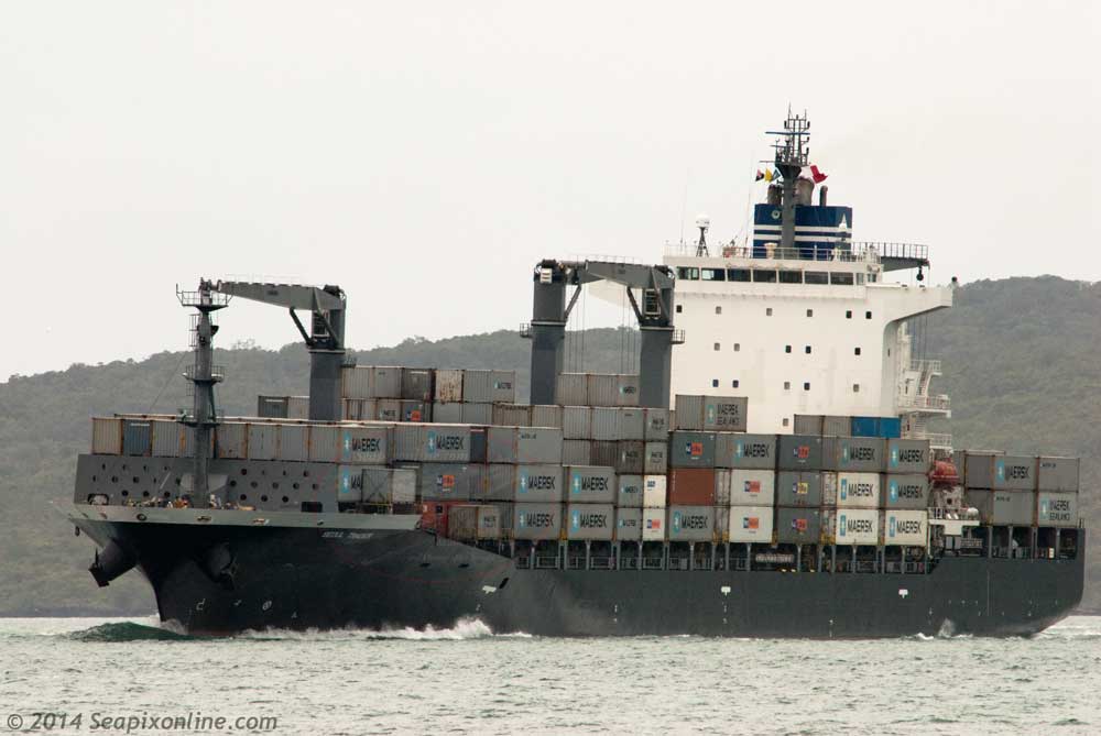 SEOUL TRADER (2009/27051grt/34528dwt/IMO 9419644, ex-NYK ROSA) inbound to Auckland after a short-sea voyage from the port of Napier. She is owned and managed by Colombia Shipmanagement Ltd of Limassol, Cyprus. 2 November 2014. Photo by Â© 2014 SeapixOnline.com