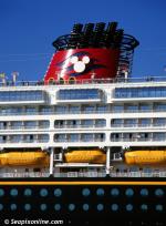 ID 7090 DISNEY WONDER (1999/83308grt/IMO 9126819) - Disney Cruises funnel livery.