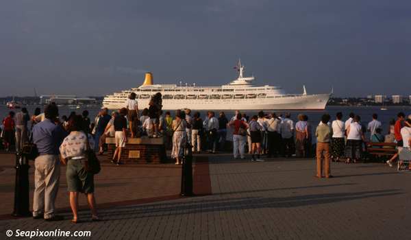 CANBERRA (1961/44807grt/IMO 5059953) outbound for the Mediterranean from Southampton as she nears the end of her career. Locals and visitors to the city crowded vantage points, here at Hythe Marina, to see her go bathed in glorious late summer evening sunshine. 1997. Photo by SeapixOnline.com/Trevor Coppock