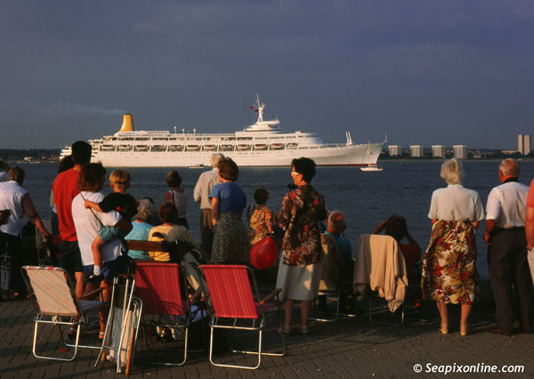 CANBERRA (1961/44807grt/IMO 5059953) outbound for the Mediterranean from Southampton as she nears the end of her career. Locals and visitors to the city crowded vantage points, here at Hythe Marina, to see her go bathed in glorious late summer evening sunshine. 1997. Photo by SeapixOnline.com/Trevor Coppock