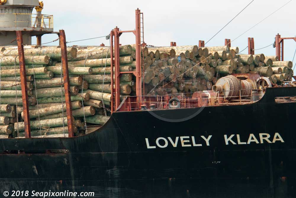 LOVELY KLARA (2002/17150grt/28186dwt/IMO 9258325, ex-CARIBBEAN FRONTIER) arrived in Auckland this morning from Napier to take on bunkers at Wynyard Wharf. She is see here in the stream outbound to Lanshan, China with  heavy load of logs.
She is owned and managed by Taylor Maritime of Hong Kong. 23 March 2018. Photo by Â© 2018 SeapixOnline.com