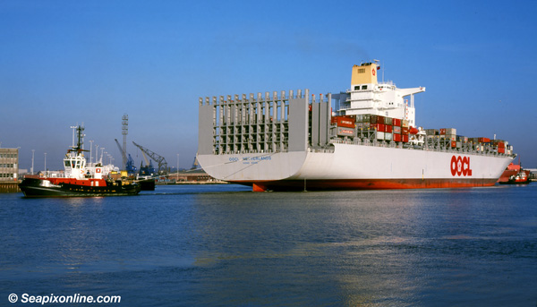 OOCL NETHERLANDS (1997/66086grt/IMO 9143075) berthing in Southampton, England at the beginning of her maien visit to the port. The Howard Smith tug LYNDHURST (1996/379grt/IMO 9129495. Renamed ADSTEAM LYNDHURST, then SVITZER LYNDHURST) assists on her stern tow line. January 1998. Photo by SeapixOnline.com/Trevor Coppock