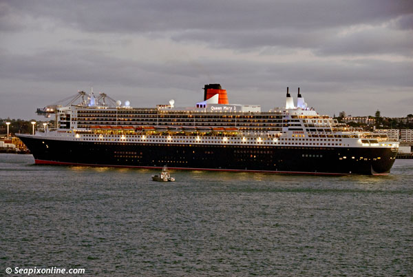 QUEEN MARY 2 (2003/148528grt/IMO 9241061swings off her Jellicoe Wharf berth as she sails from Auckland bound north to the Bay of islands in New Zealand's far north following her third visit to the City of Sails