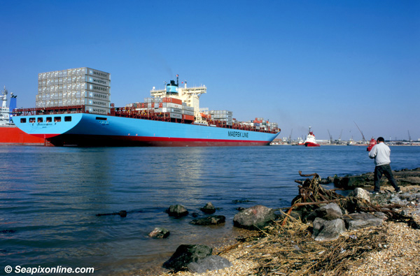 Sovereign Maersk, MSC Domna X 9120841 ID 7204