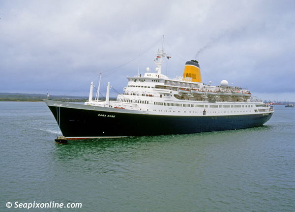 SAGA ROSE (1965/24528grt/IMO 6416043, ex-GRIPSHOLM, SAGAFJORD) arriving in Southampton, turns onto her berth in the middle swing ground at the eastern docks. 1999. Photo by SeapixOnline.com/Trevor Coppock