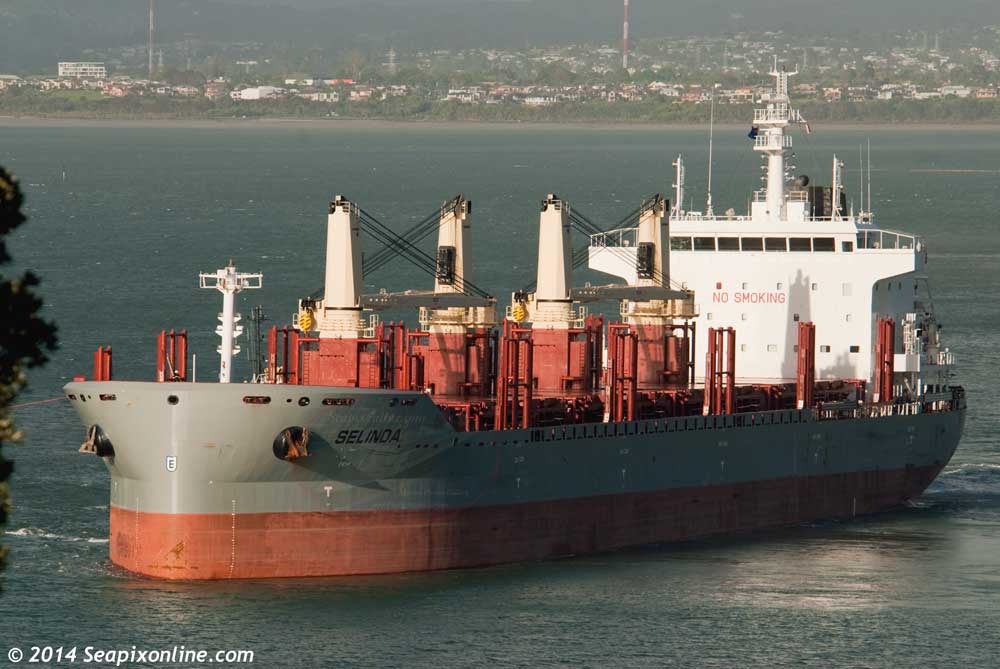 SELINDA (2013/24341grt/34236dwt/IMO 9607459) She is seen sailing from the Chelsea Sugar Refinery, Auckland bound for Tauranga to load logs. SELINDA is owned and managed by Essberger GmbH of Hamburg, Germany.  12 November 2014. Photo by Â© 2014 SeapixOnline.com