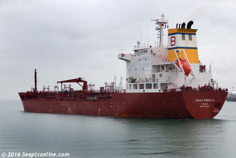 SONGA EMERALD (2009/11259grt/17567dwt/IMO 9473937) - flagged in the Marshall Islands the small chemical and oil products tanker departs Auckland's Wynyard Wharf bound for Melbourne, Australia.
Owned and managed by Navig8 Chemicals Inc of Westport, Connecticut, USA. 15 September 2016. Photo by Â© 2016 SeapixOnline.com
