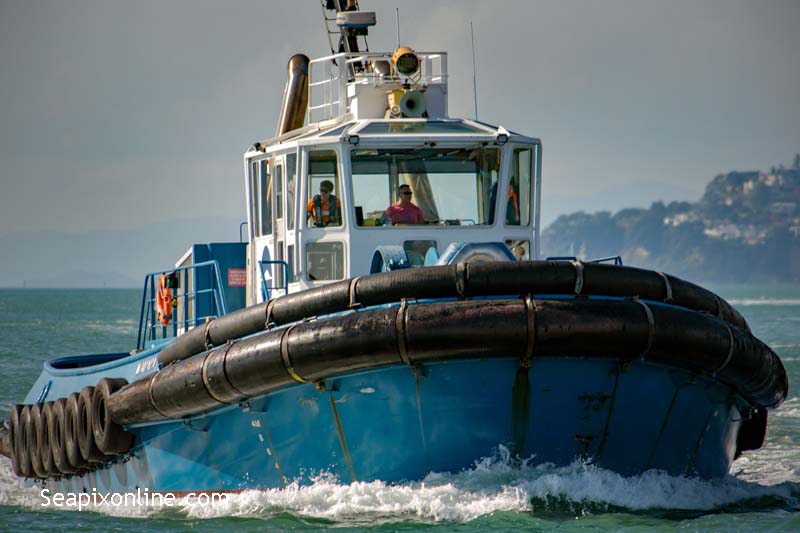 WAIPAPA (2000/338grt/IMO 9212072) - the Ports of Auckland tug preparing to assist berthing the general cargo ship BBC COURAGE on her arrival from New Orleans. 9 April 2019 . Photo by Â© 2019 SeapixOnline.com