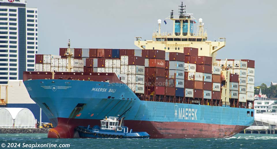 MAERSK BALI (2008 / IMO 9394870 / 35835gt / 43206dwt / TEU 3078) en-route to Nelson after a 1day, 5hour stop in Auckland.
She is owned by Moller Singapore AP Pte Ltd and managed and operated by Maersk A/S of Denmark. 23 December 2024. Photo by Â© 2023 SeapixOnline.com