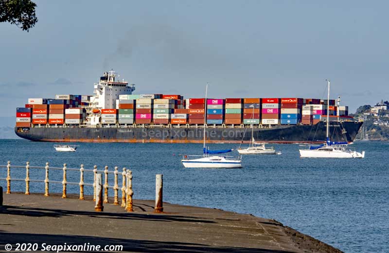 NAVIOS MIAMI (2009/41358grt/51737dwt/4255TEU/IMO 9445588, ex-ANL WARRAGUL, CPO MIAMI, UASC KHOR FAKKAN, KHOR FAKKAN) arriving from Brisbane. 8 September 2020. Photo by Â© 2020 SeapixOnline.com