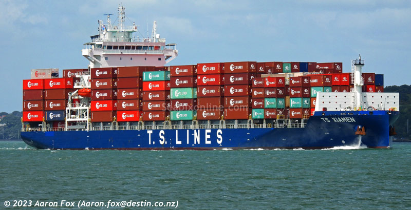 TS XIAMEN (2022/18725gt/24615dwt/IMO 9919254/1909TEU) - arriving Auckland from Shanghai for her maiden call on 15 February.
Flagged in the Marshall Islands she was built Huangpu Wenchong Shipbuilding in China.
She is owned, operated and managed by Teh Shipping Lines of Taiwan. 17 February 2023. Photo by Â© 2023 Aaron Fox (Aaron.fox@destin.co.nz)
