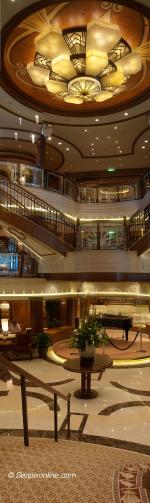 ID 6817 QUEEN ELIZABETH (2010/90901gt/IMO 9477498) - the three deck high Grand Lobby.