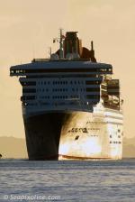 ID 5198 QUEEN MARY 2 (2003/148528grt/IMO 9241061) she sails into Auckland, New Zealand soon after sunrise for her second visit to the City of Sails. Joining the ship in Auckland was former Australian foreign...