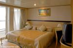 ID 5227 QUEEN MARY 2 (2003/148528grt/IMO 924106 - Junior suite. Junior Suites all have private balconies, a King-size bed convertible to twin beds; a sitting area with sofa, and a walk-in closet and bathroom...