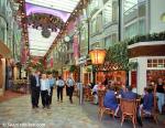 ID 7505 EXPLORER OF THE SEAS (2000/137308grt/IMO 9161728) - The Royal Promenade.