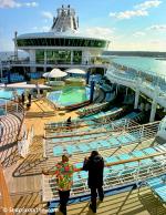ID 7488 EXPLORER OF THE SEAS (2000/137308grt/IMO 9161728) - The midship Deck 11 main pool area featuring two swimming pools and four whirlpools.
00