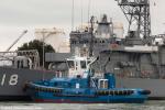 ID 9685 HAURAKI (2014/250grt/124dwt/IMO 9681015) - Ports of Auckland's latest tug fleet, now fully operational, assists the Japanese destroyer JDS SETOYUKI during a goodwill visit to Auckland.