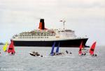 ID 7422 QUEEN ELIZABETH 2 (1969/70327grt/IMO 6725418) arriving in Auckland, NZ during her Round the World Cruise of 2002/3.