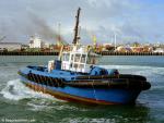 ID 8363 WAKA KUME (2000/338grt/IMO 9212084) - One of Ports of Auckland's two modern NZ-built tugs displays her agility, Waitemata Harbour, Auckland.
